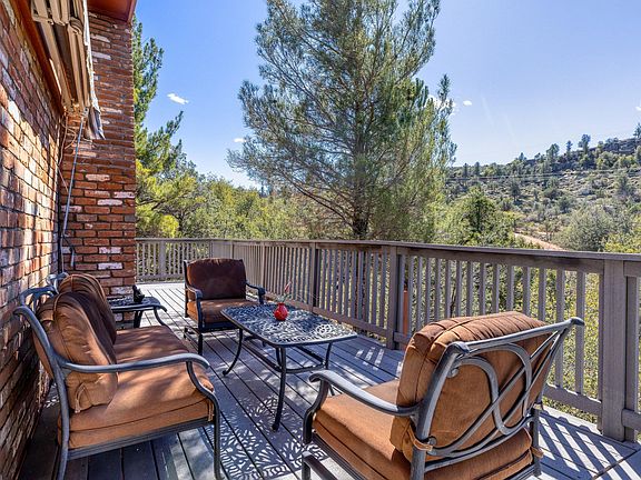 3rd image of 354 W Wayne Dr