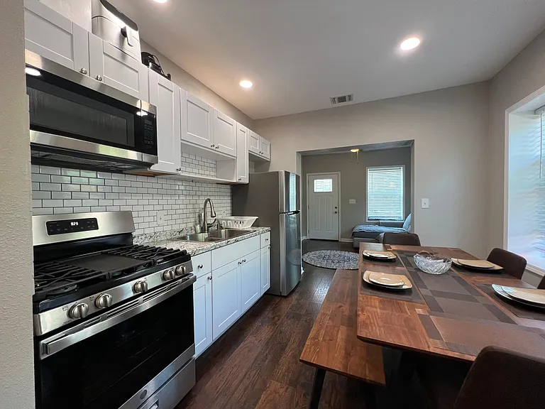 333 E Woodlawn Ave — Photo 6
