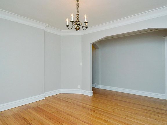 4th image of 1223 W Victoria St #2W