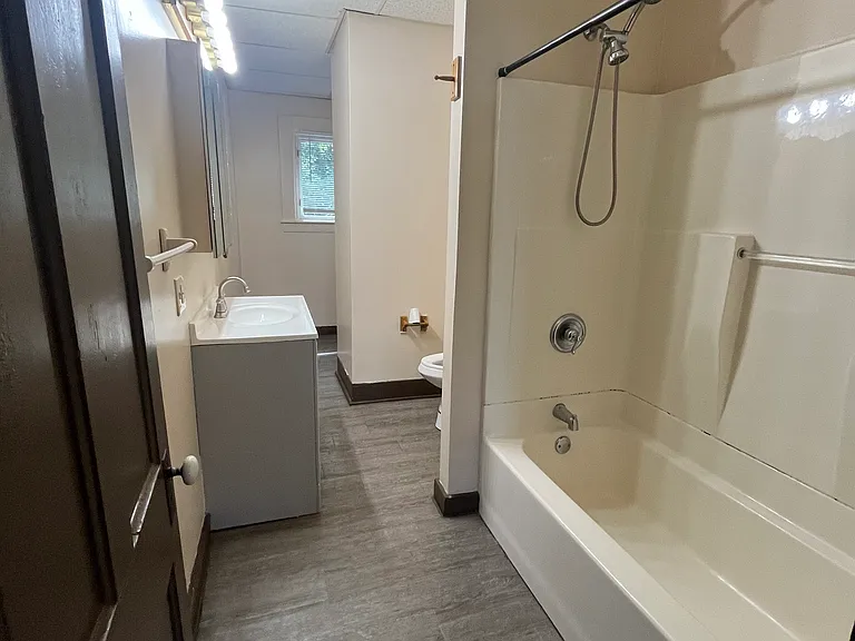109 1/2 Riverside Dr #109-1.2 — Photo 7