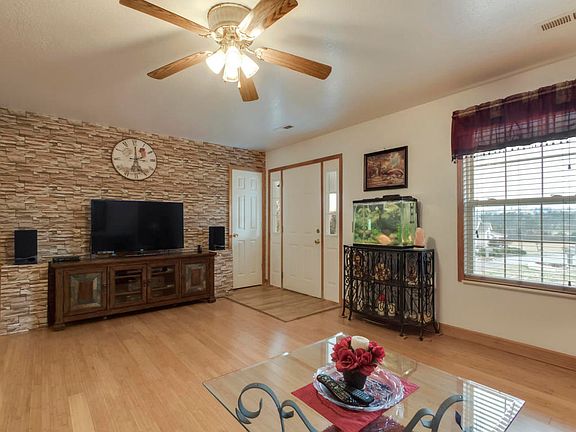 5th image of 108 Wintergreen Dr