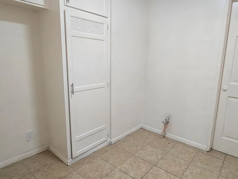 1631 S Bronson Ave — Photo 5