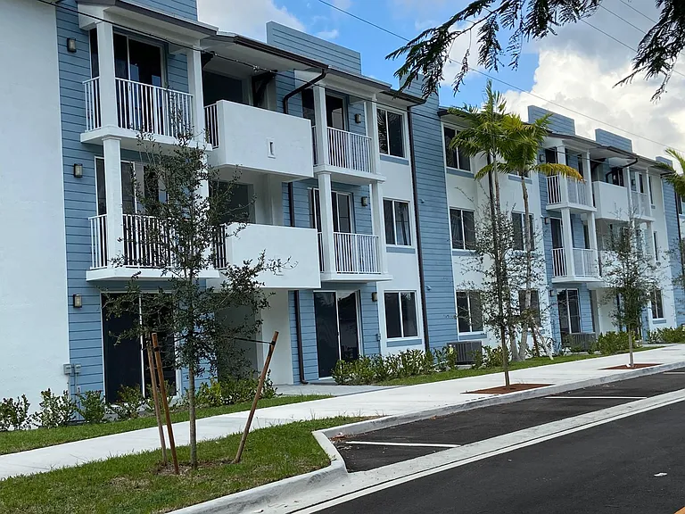 Lanai Landings Apartments — Photo 2
