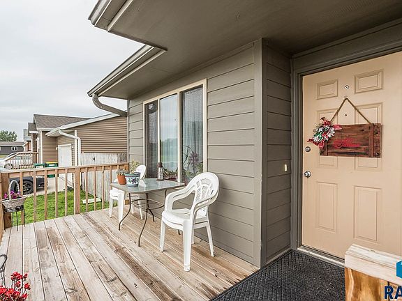 4th image of 2513 N Pampas Grass Ave