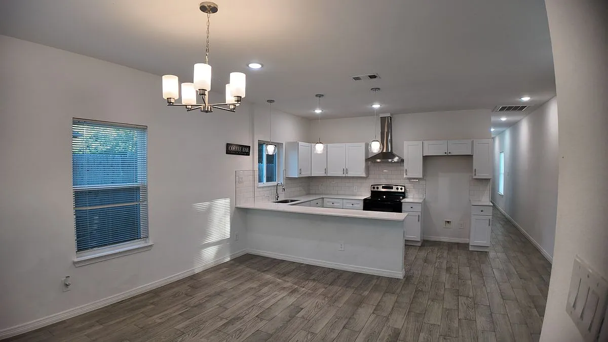 3 bed, 2.0 bath, 1492 sqft, $1,700 — Photo 3