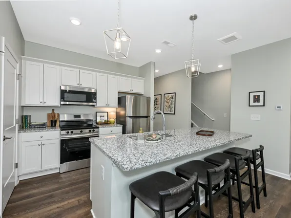 White Pond Apts-D (315-327 Limo)