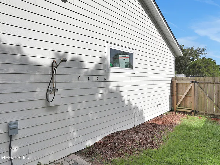 546 South St — Photo 19