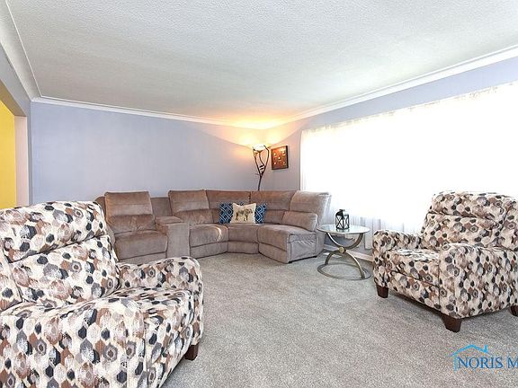 3rd image of 1314 Stratford Ln