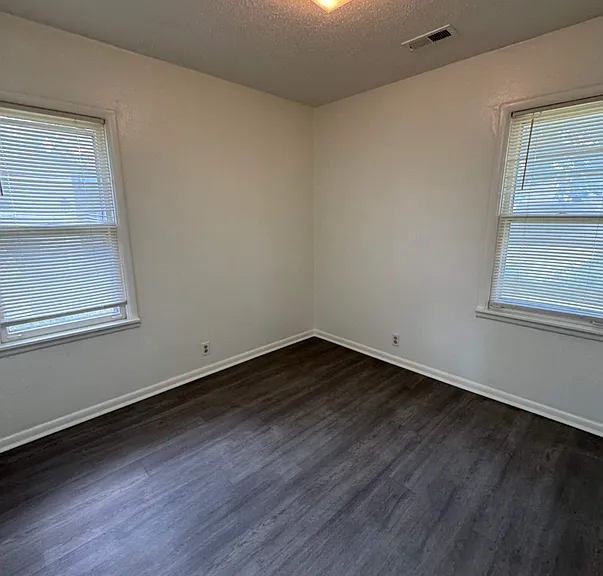 209 Commercial St — Photo 6