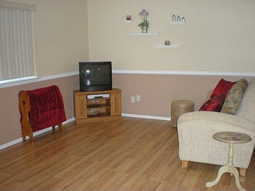 4th image of 261 Feller Dr