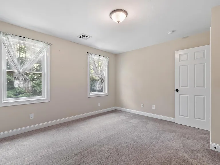 22 Valley Forge Cir — Photo 13