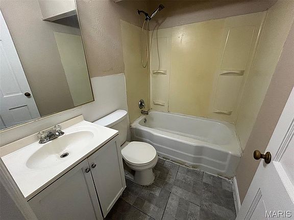 3rd image of 305 Mueller Ave