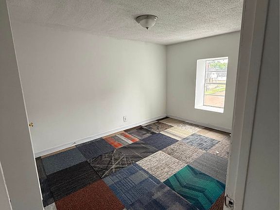 4th image of 700 Walthall St #A