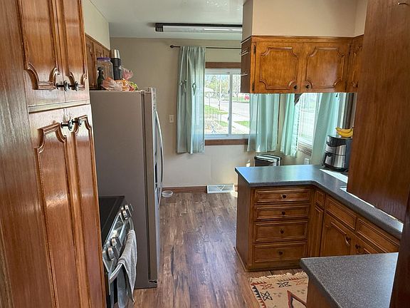 5th image of 309 3rd Ave E