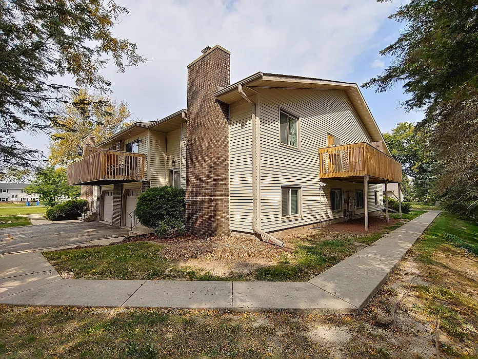3 bed, 2.0 bath, 1200 sqft, $1,650 — Photo 3