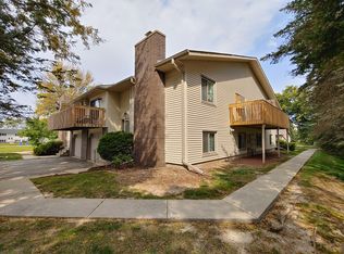 12 Pine Ridge Ct APT C, Watertown, WI 53094