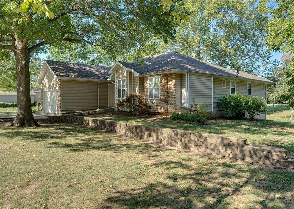 1st image of 316 Hillcrest Dr