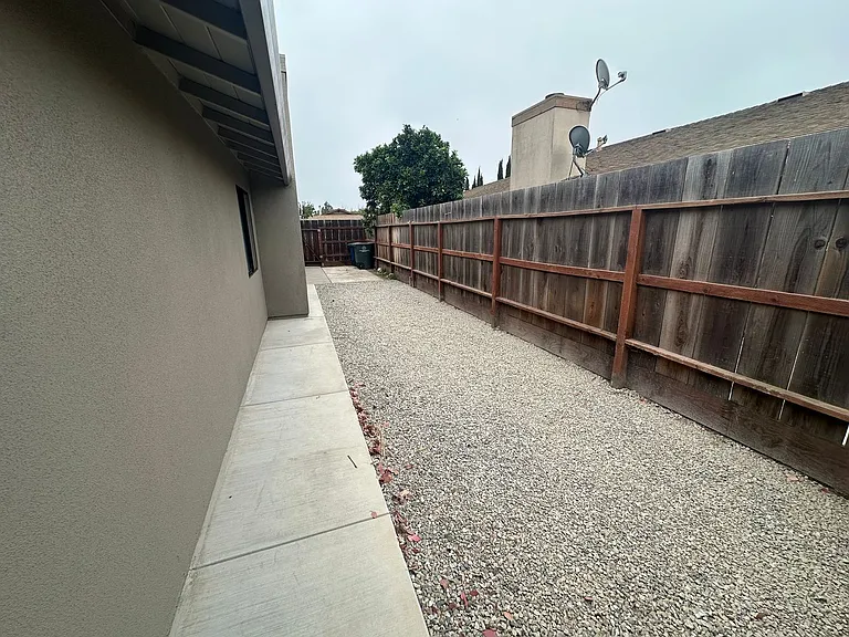 547 De Leon Dr — Photo 35