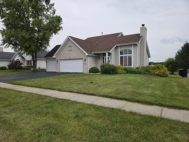 535 Westfield Dr — Photo 3