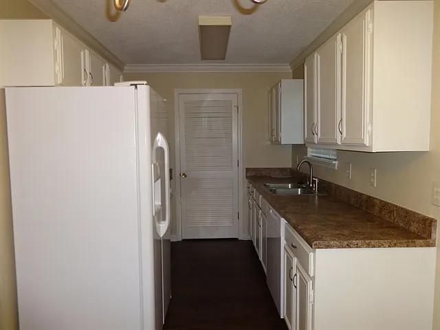 3 bed, 2.5 bath, 1538 sqft, $2,185 — Photo 2