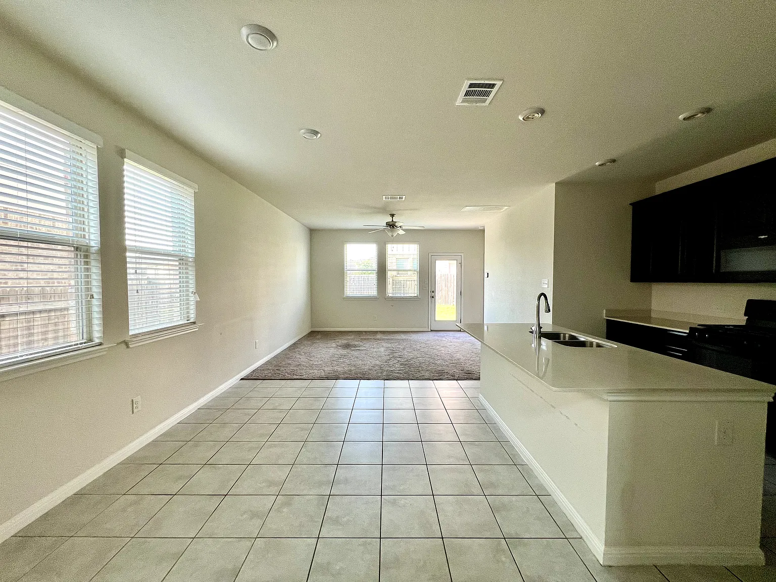 4 bed, 2.5 bath, 1968 sqft, $2,100 — Photo 2