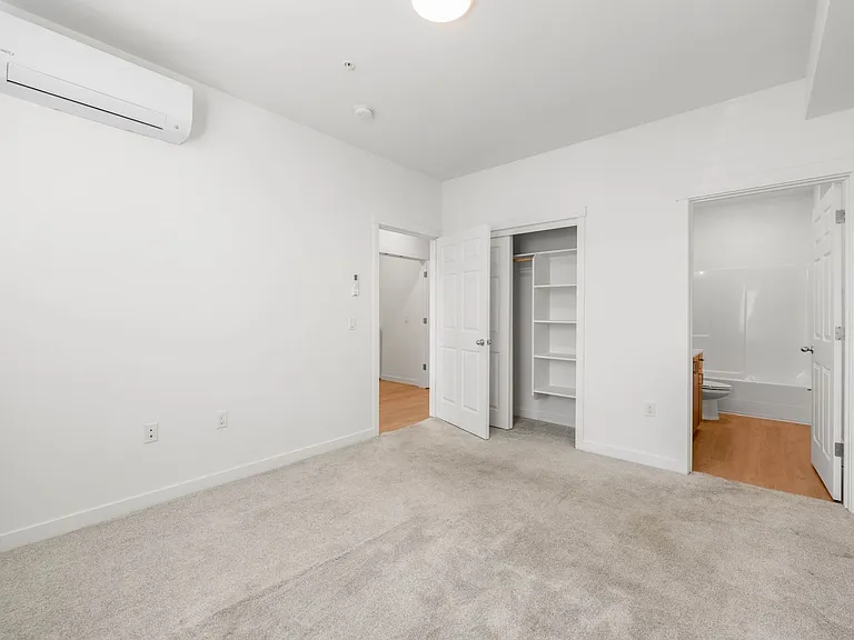 51st Street Apartments — Photo 11