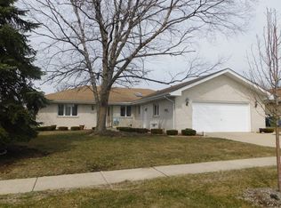 8312 Blue Spruce Ct, Tinley Park, IL 60477
