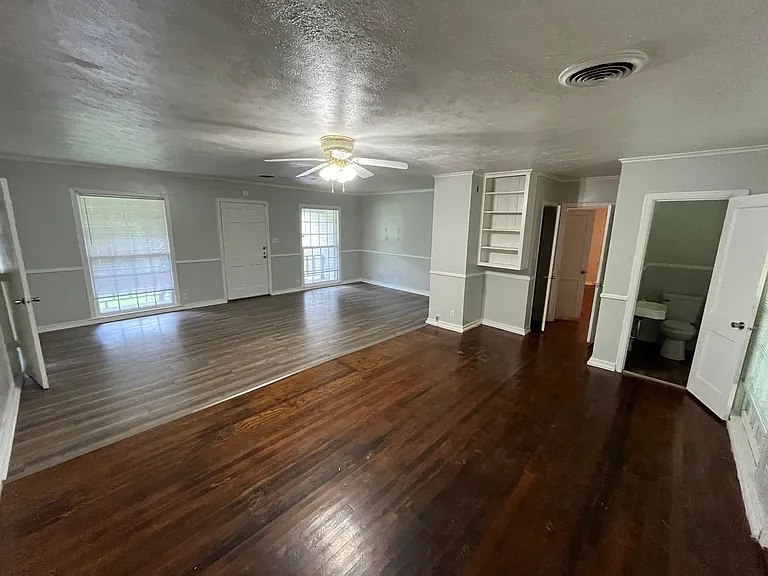 111 Robinhood Rd — Photo 2
