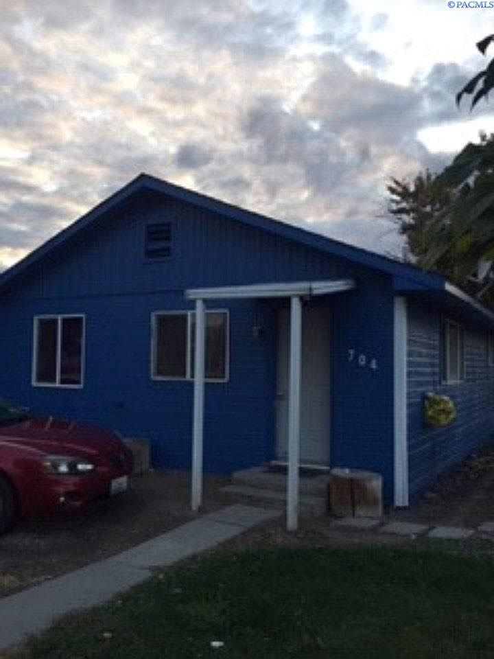704 Main St, Mabton, WA 98935 Zillow