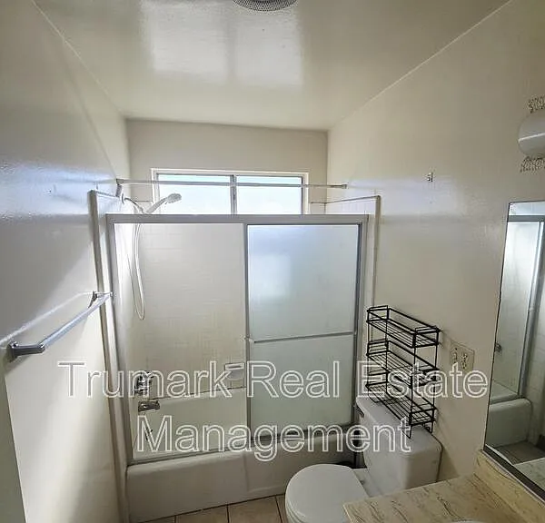 4619 Lexington Ave #5 — Photo 8