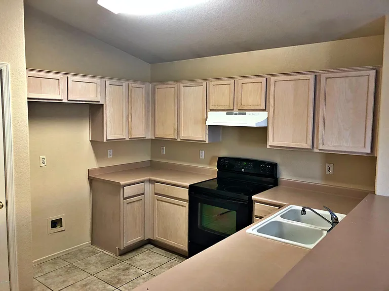 1719 S Pinto Dr — Photo 9