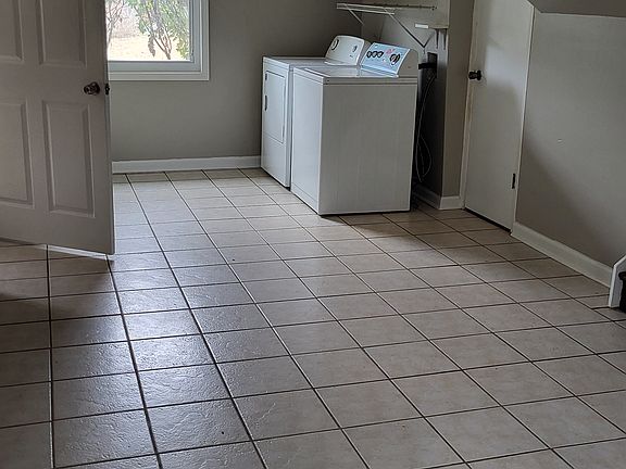 3rd image of 2545 Woodland Dr NW