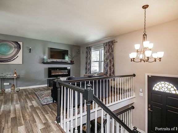 3rd image of 713 Country Ln S