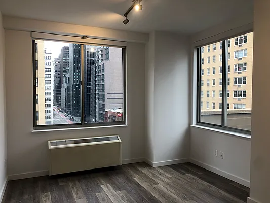 Rented by Townhouse Management Company | media 9