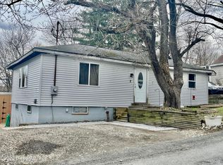 2 S Lakeview Rd, Wynantskill, NY 12198