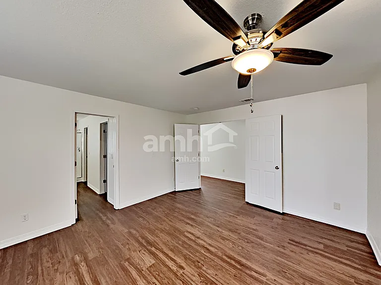 2542 S Genoa St — Photo 11