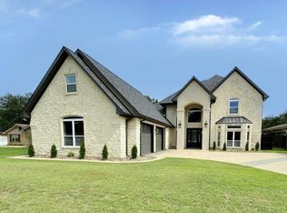 201 Casas Del Sur St, Granbury, TX 76049