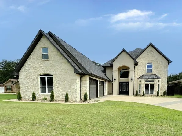 201 Casas Del Sur St, Granbury, TX 76049