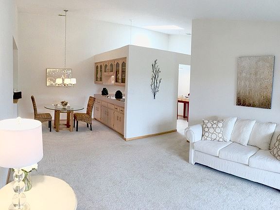 2nd image of 5646 W 103rd St APT 305