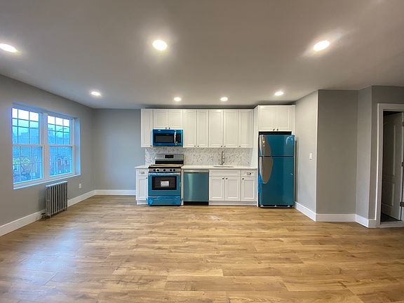 3rd image of 21-20 Steinway St #2A