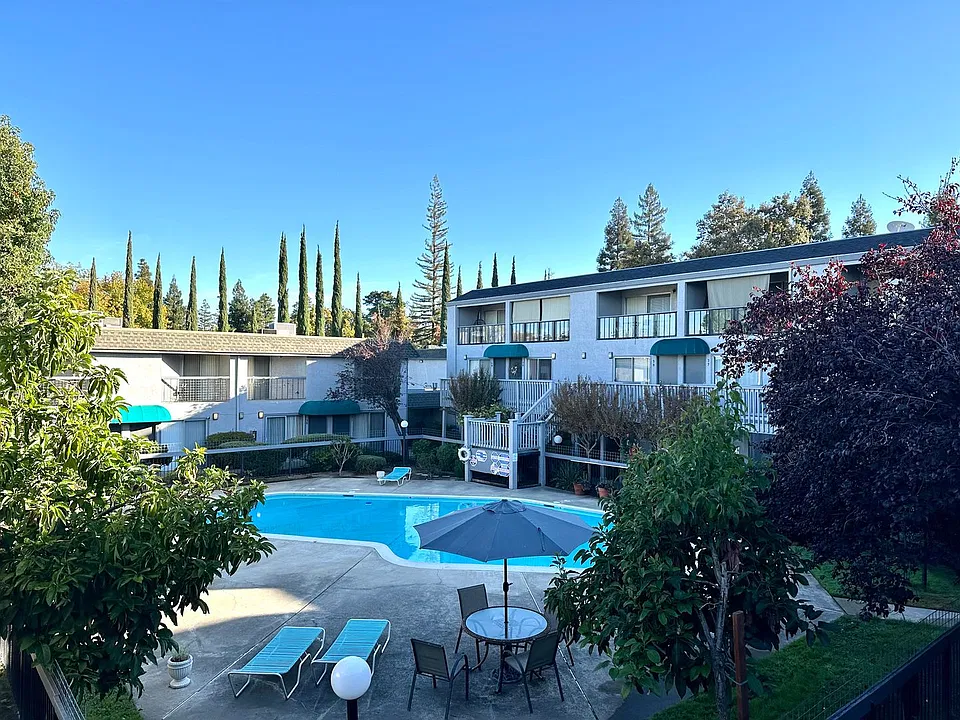 2511 Northrop Avenue - Pavilion Townhomes