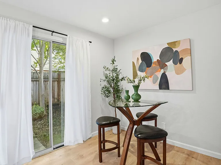 8 Coyle Creek Cir — Photo 6