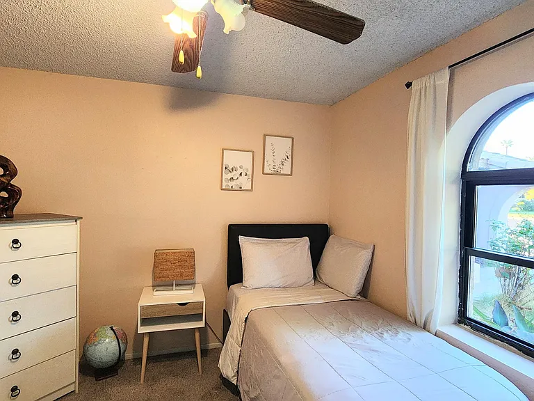 5515 W Hatcher Rd — Photo 8