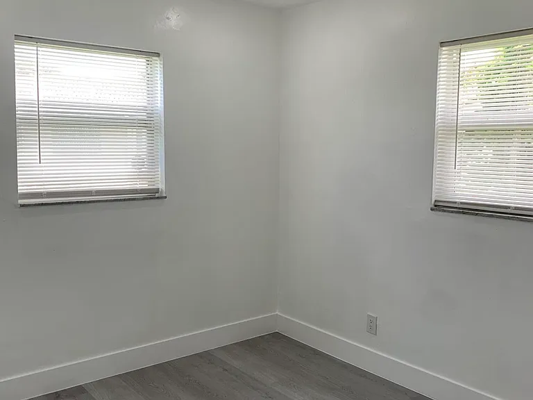 4005 NW 76th Ave — Photo 42