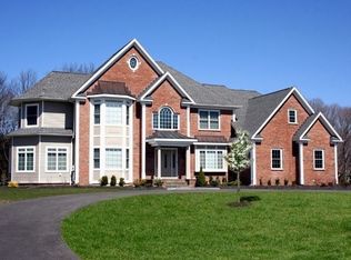 7 Settlers Ridge Dr, Trumbull, CT 06611