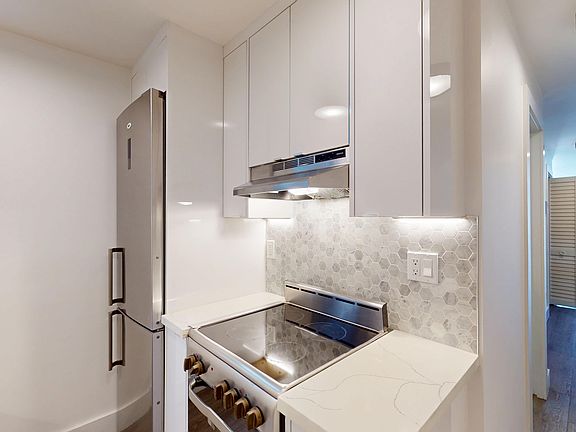 2nd image of 643 Webster St #2