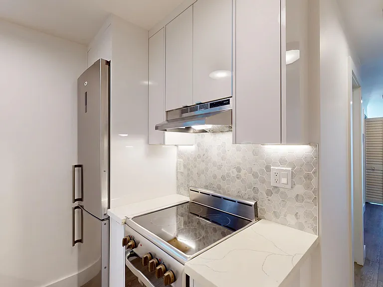 643 Webster St #2 — Photo 2