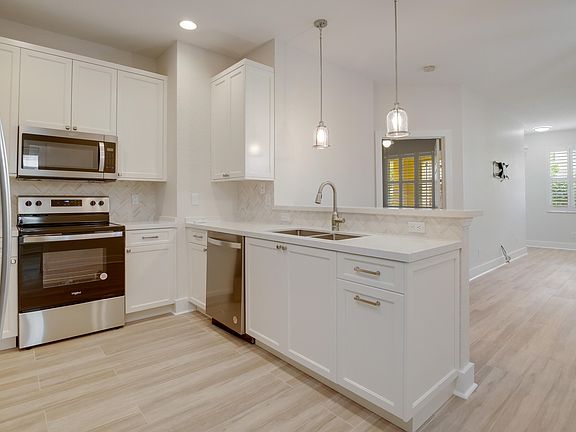 3rd image of 108 W Pigeon Plum Dr APT 106