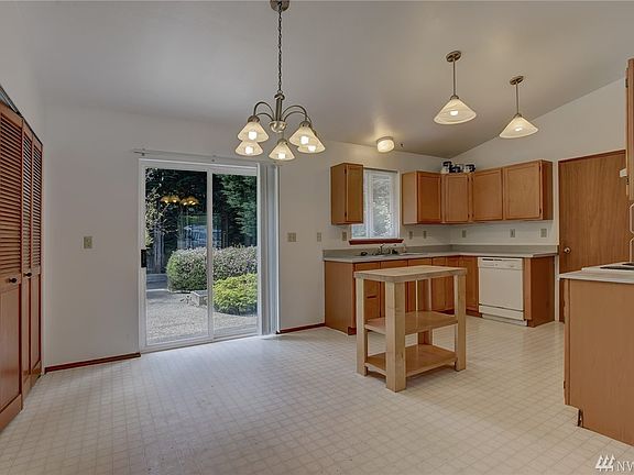 4th image of 27197 Meadow Cir NE