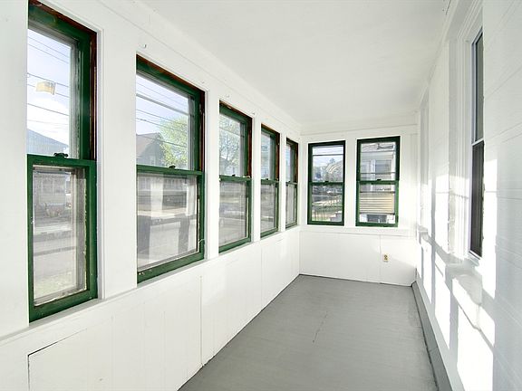 4th image of 22 Essex St